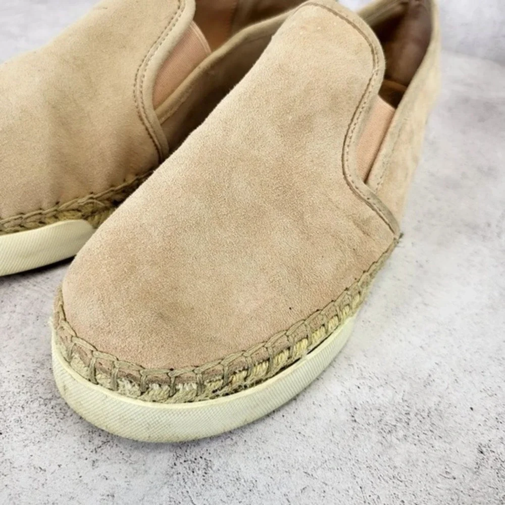 Coastal Chic Slip On Sneakers Womens 8 Nude‎ Neutral Suede Loafer VINCE CAMUTO